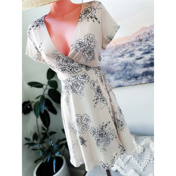 Flowers in my Heart floaty blooming floral neutral wrap tie back mini dress s - Picture 1 of 6